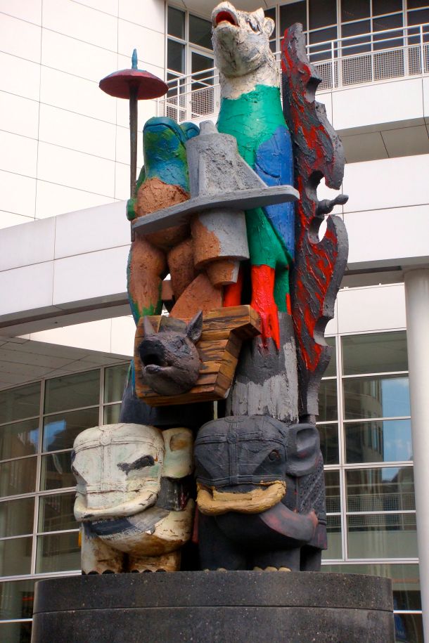 Den Haag Stadhuis Sculpture