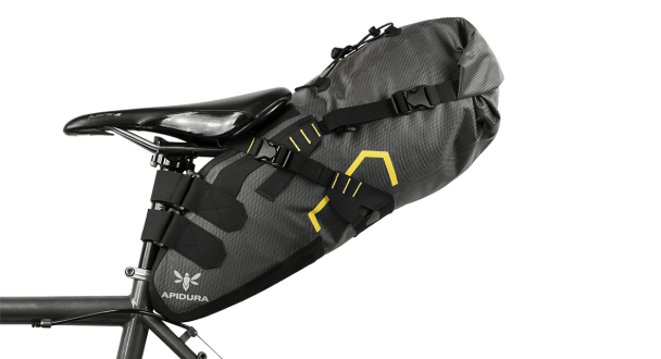 apidura-saddle_pack_dry_14l_straight_on_bike
