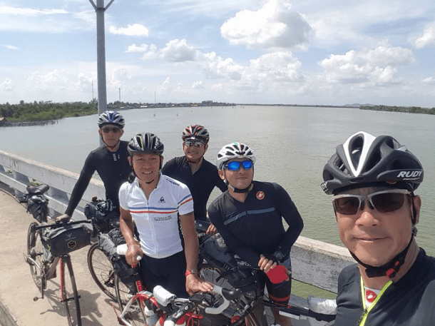 s-thailand-tour-3-pak-ro-bridge-hot-and-hungry-leslie