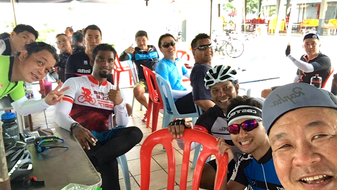 Morib Waiting for Food Simon