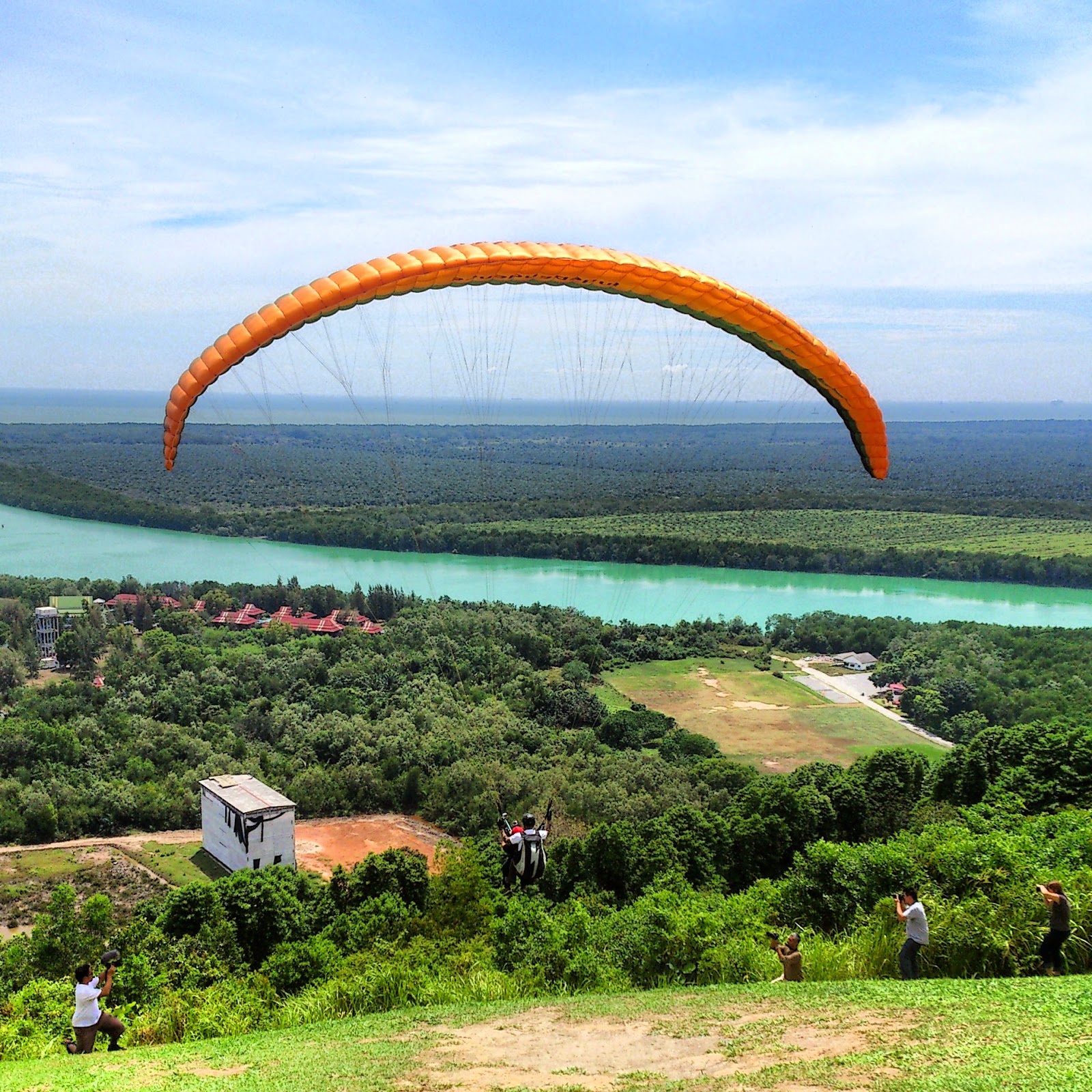 Morib Paragliding backpackerzmag com