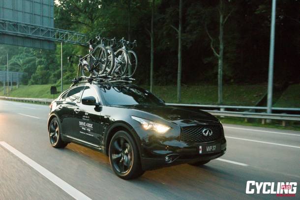 Infiniti QX70 02
