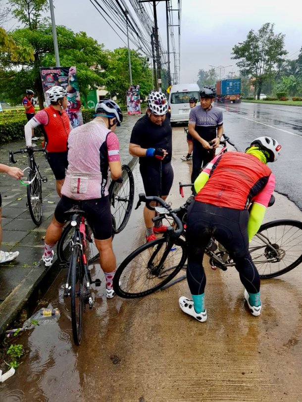 Day 4 Flat Tire Stop 2 Lee Heng Keng