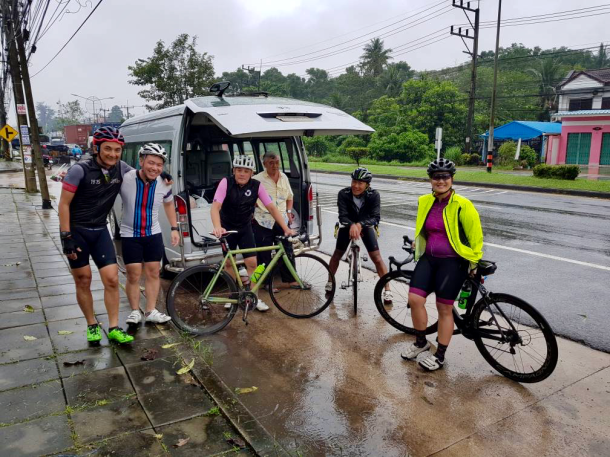 Day 4 Flat Tire Stop Lee Heng Keng