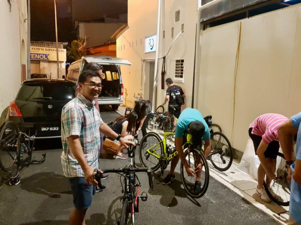 CFAL 2018 Unloading Bikes TH Lim