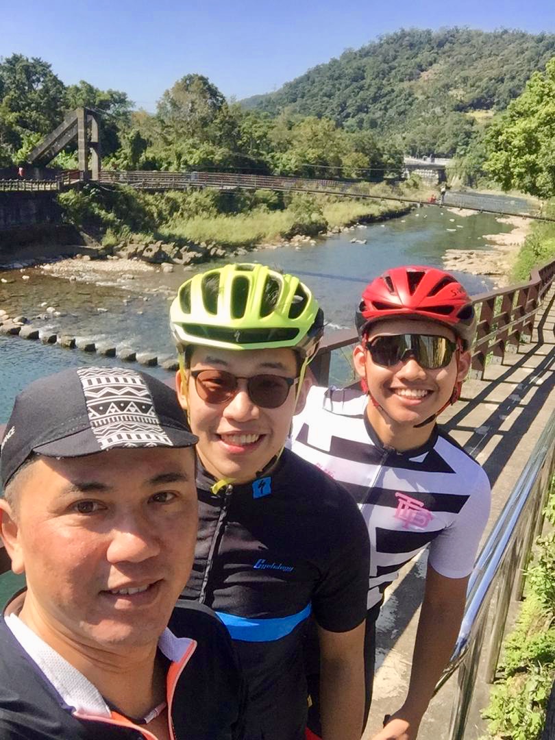 9B4869A1-CFEF-422F-A5AE-E069D912F902